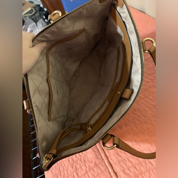 Michael Kors purse - Picture 4 of 5